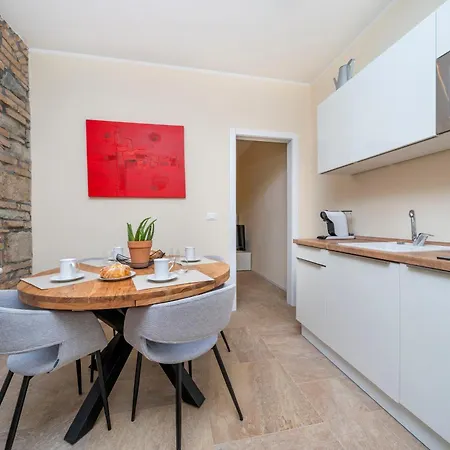 Urban Oasis, Home-triest Com