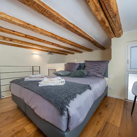 Urban Oasis, Home-triest Com * ترييستي