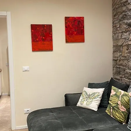 Urban Oasis, Home-triest Com شقة