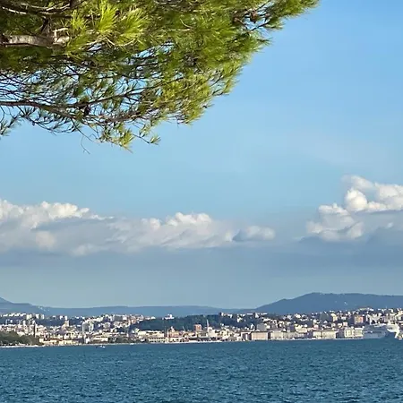 Urban Oasis, Home-triest Com